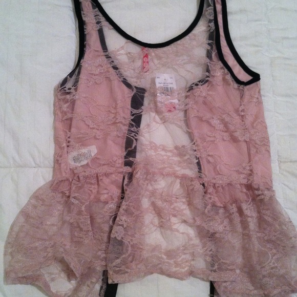 Lace top - Picture 3 of 3