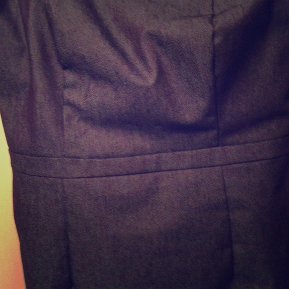 Beautiful structured strapless dress size 4.
