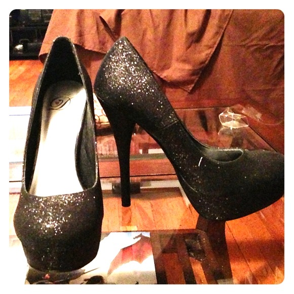 Shoes - Black sparkle heels