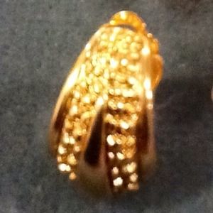 Oscar de la Renta Matte Gold Clip Earrings