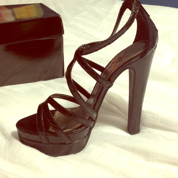 🎀High heeled KK 🎀(Kardashian Kollection) shoes.
