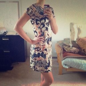 ⬇️ 🎉Host Pick🎉Calvin Klein Patterned Shift Dress