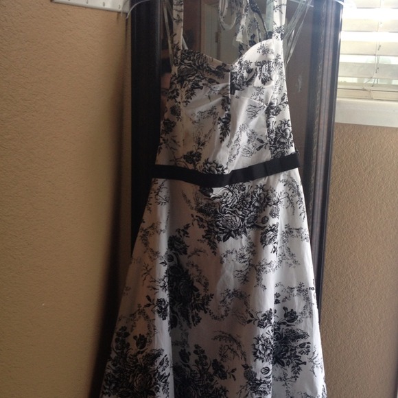 ♦️FINAL PRICE♦️🎉🎊HOST PICK🎉🎊 DRESS - Picture 4 of 4