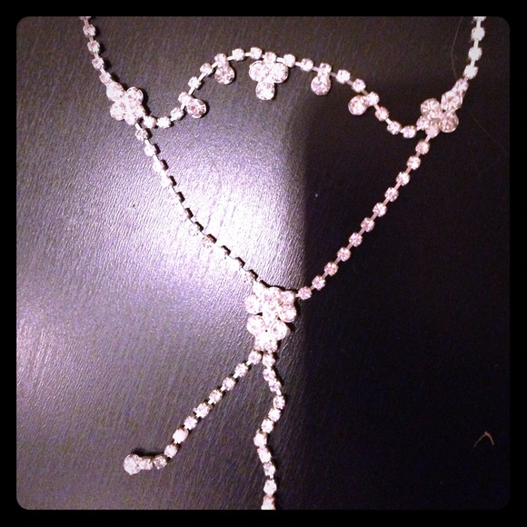 Glamorous diamond necklace