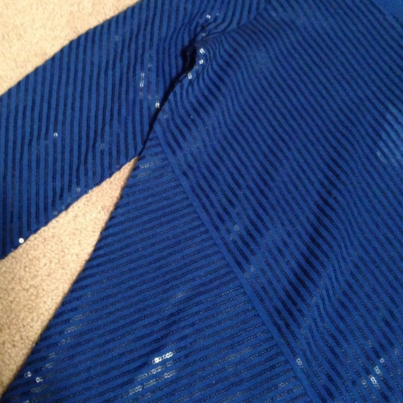 Calvin Klein blue sequin top - Picture 3 of 4