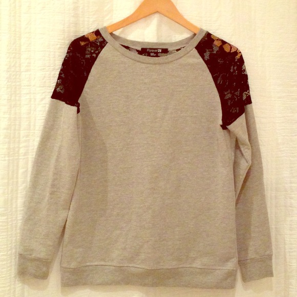 Sold in bundle💛 lace sweatshirt