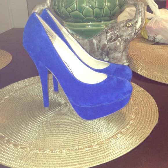 Royal blue pumps