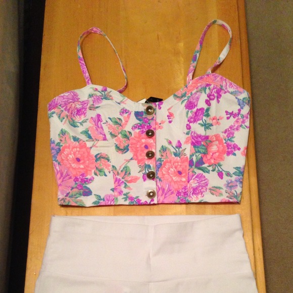 brand new crop top and high waste shorts.bundle