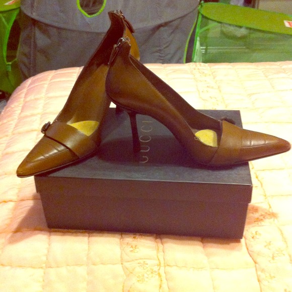 Authentic GUCCI sand brown pointy pumps size 7 - Picture 1 of 2