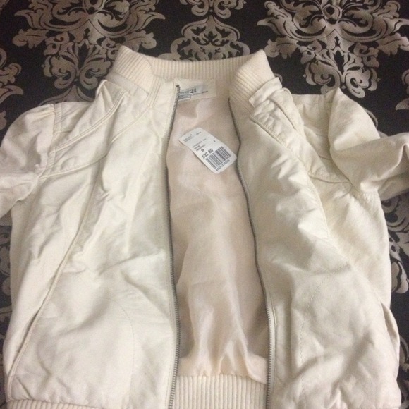 Leather jacket - Picture 2 of 2