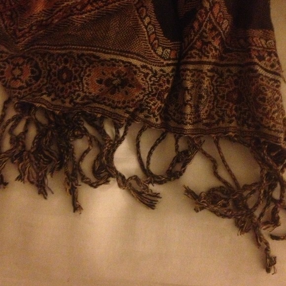 Scarf - Picture 2 of 3