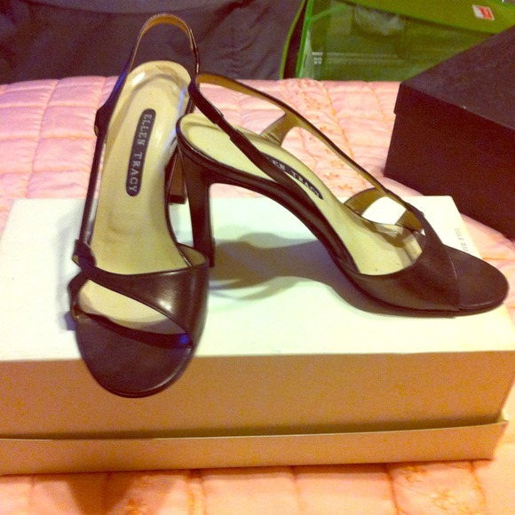 Brown Ellen Tracy sandals size 6