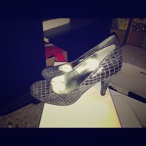 Style & co grey heels. Only worn a few times