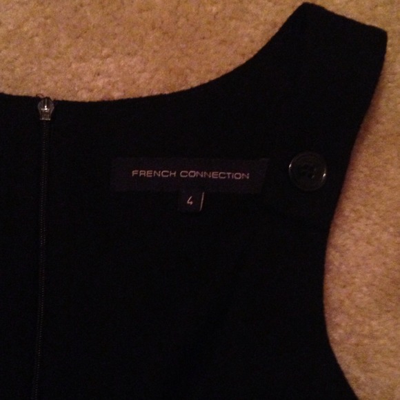 Black dress, pockets, buttons, very cute - Picture 2 of 2