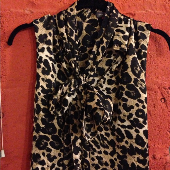 🚫SOLD🚫Vince Camuto cheetah blouse