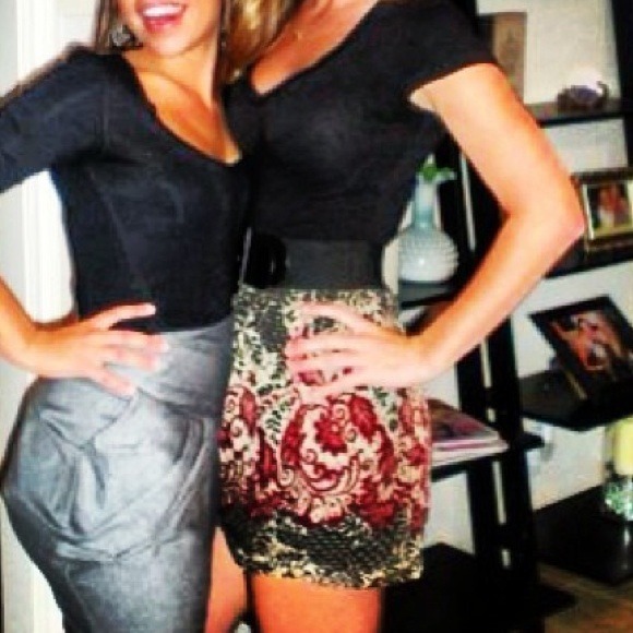 SOLD IN BUNDLE! 😀 - Picture 3 of 3