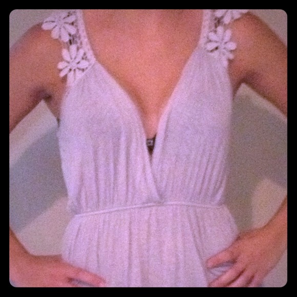 Gray top with flower design!