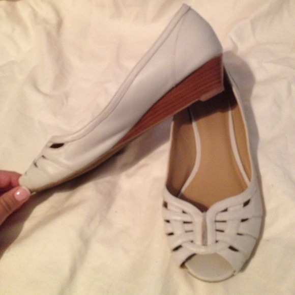 🚫sold🚫💗 White peep toe shoes - Picture 2 of 3