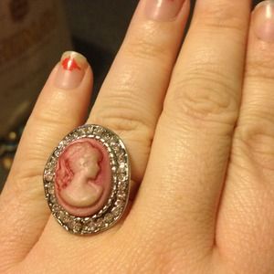 🚫SOLD🚫💍💎Vintage rose pink cameo ring💎💍