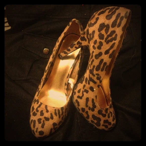 leopard print heels // rockabilly pinup