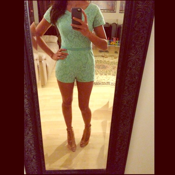 ❤️❤️❤️SOLD❤️❤️❤️Mint Lace Romper