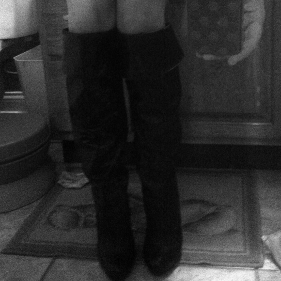 Optional above/below the knee black leather boots!