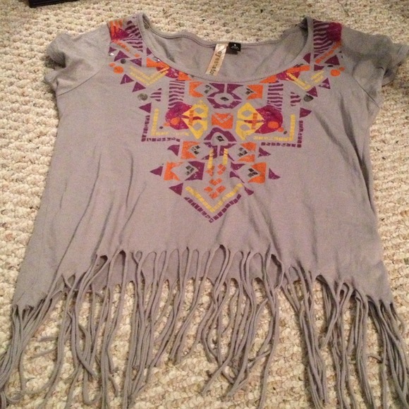 Super cute Aztec fringe shirt! - Picture 4 of 4