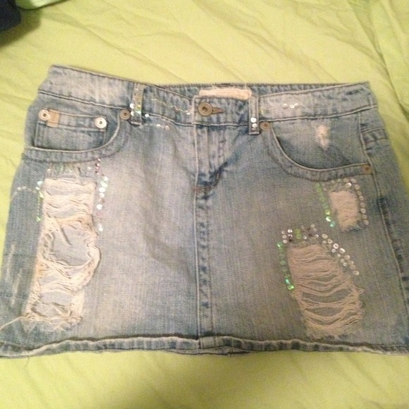 Super cute sequined jean skirt!