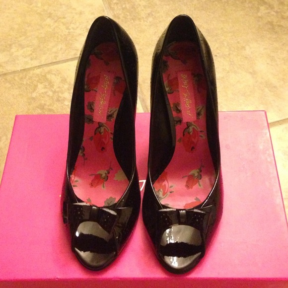 Betsey Johnson peep toe now heels 6.5