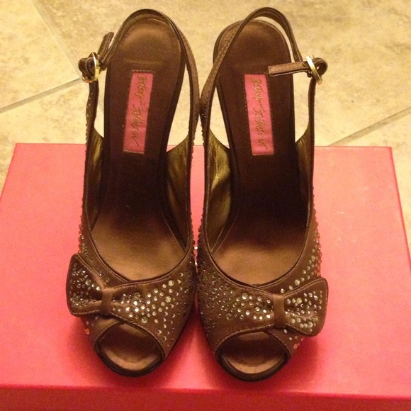 Betsey Johnson sling back pumps 6.5