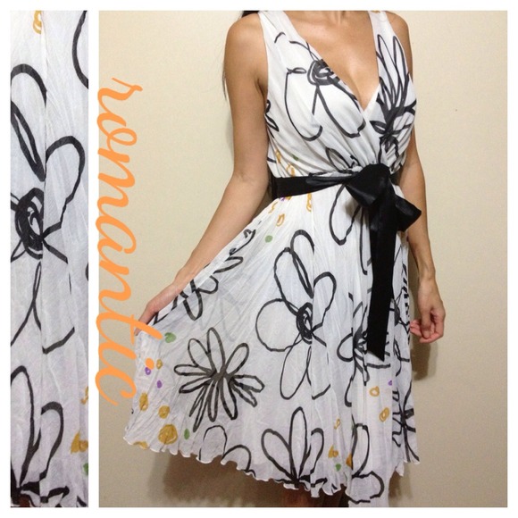 🔽Reduced🔽🍒NWT beautiful romantic dress!