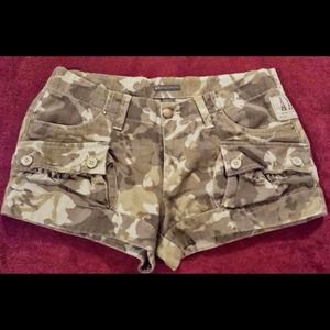 **HOST PICK** Armani Exchange Camo shorts