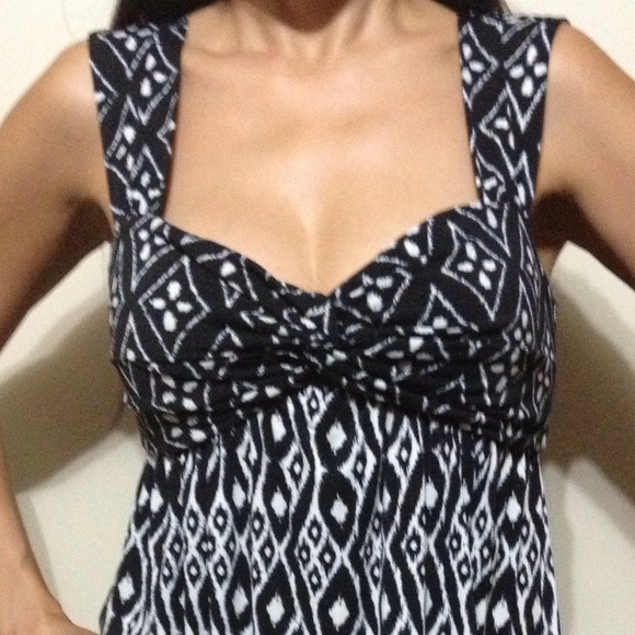 Super cute and sexy black/white print dress! - Picture 2 of 3