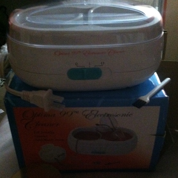 Electrosonic jewelry cleaner