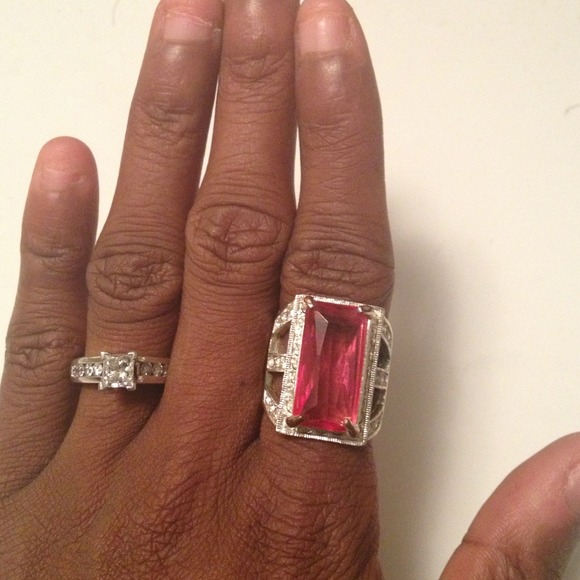 💢💢Sold in bundle💢💢Pink and silver ring - Picture 2 of 3