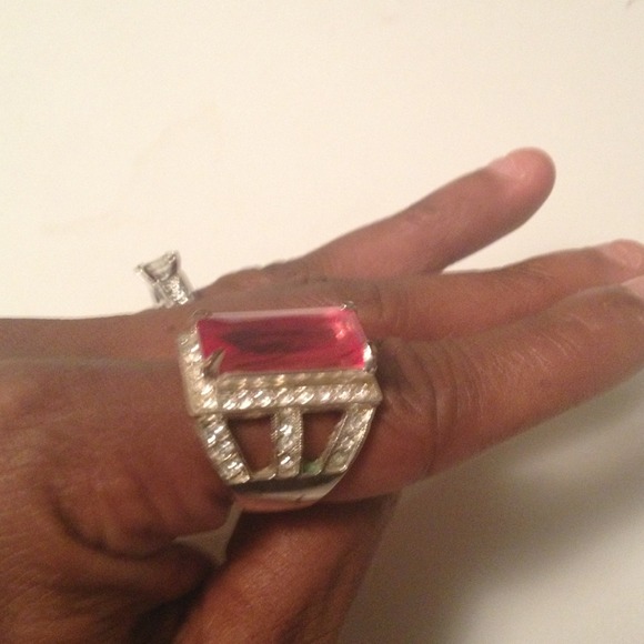 💢💢Sold in bundle💢💢Pink and silver ring - Picture 3 of 3