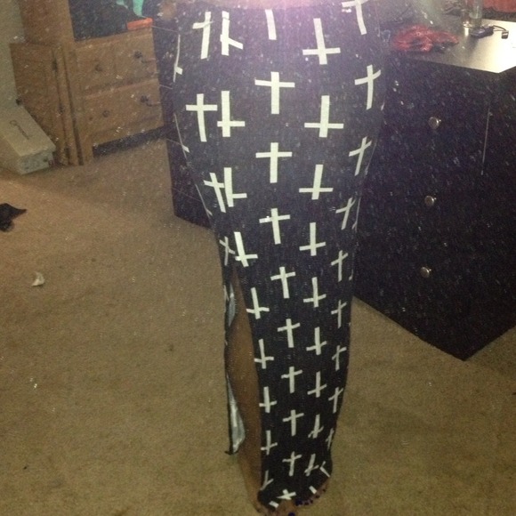 Maxi - Picture 2 of 3