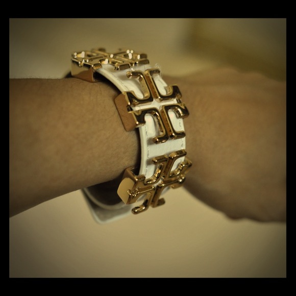 NWT White Leather Bracelet⌚