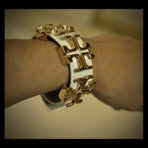 NWT White Leather Bracelet⌚