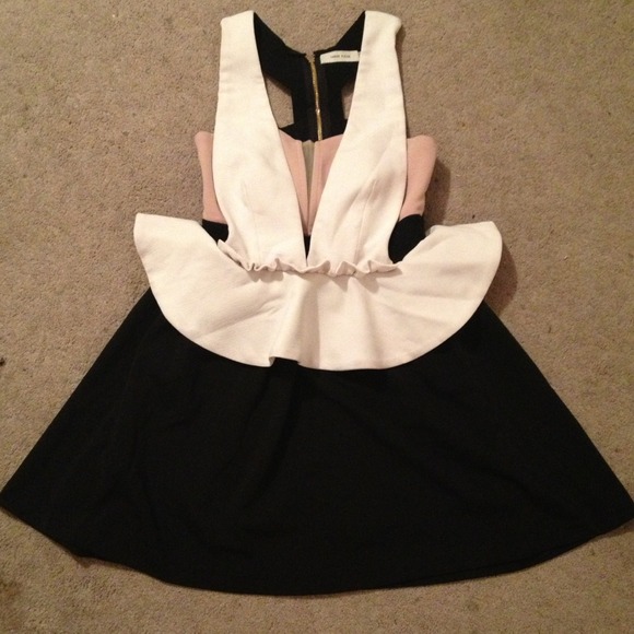 Elegant Three Floor Dress