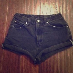 Vintage black high waisted shorts!