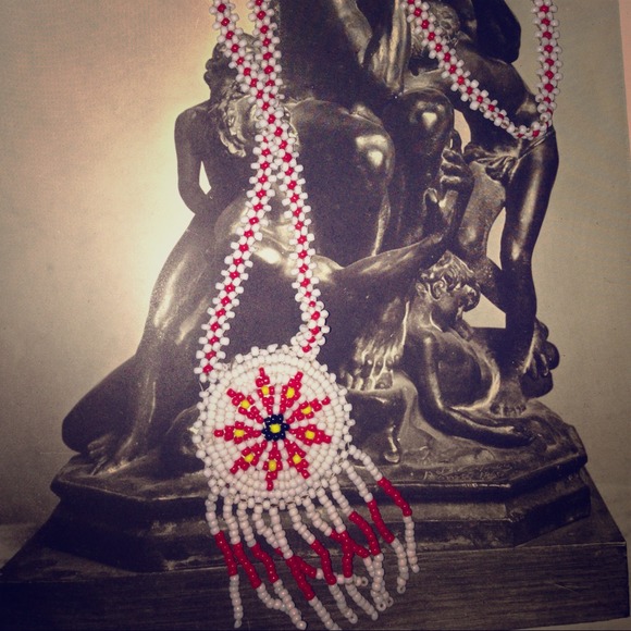 >Not available< Hand beaded Indian necklace