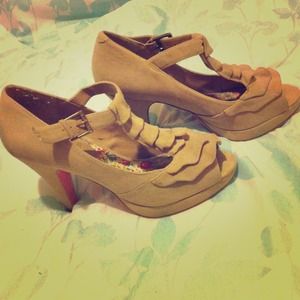 Guess nude pumps in size 7.