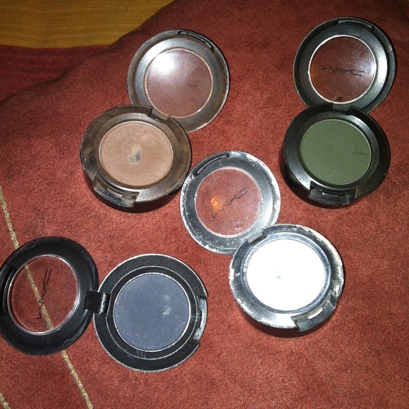 🔴Traded🔴MAC eyeshadow bundle for @ohsoexquiset - Picture 3 of 3