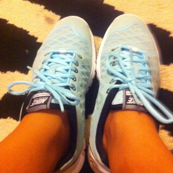 Nike training light weight sneakers comfy