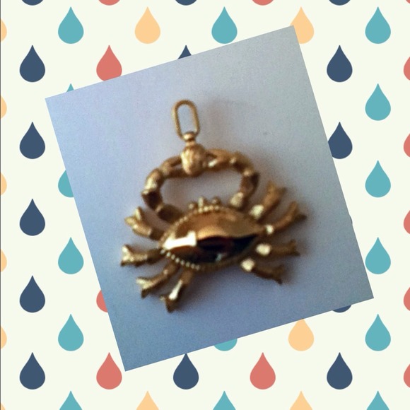 Crab pendant- no sand included