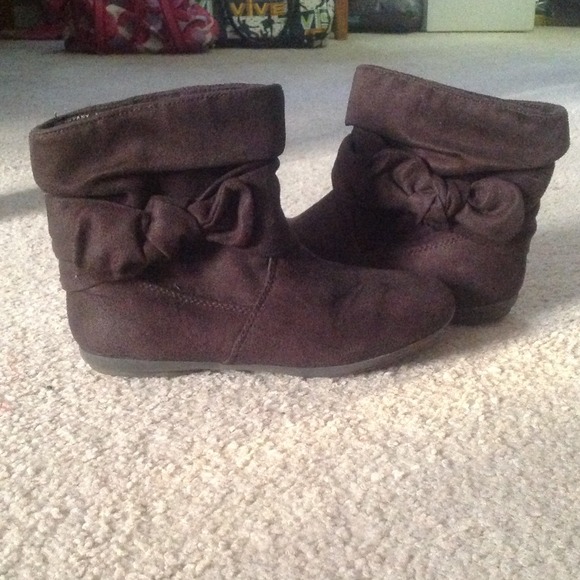 SOLD IN BUNDLE Girls Brown Short Boots