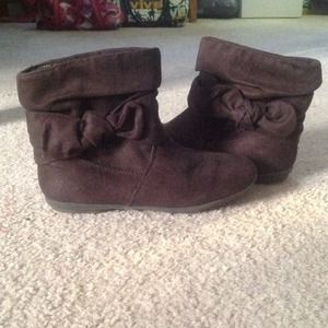 SOLD IN BUNDLE Girls Brown Short Boots