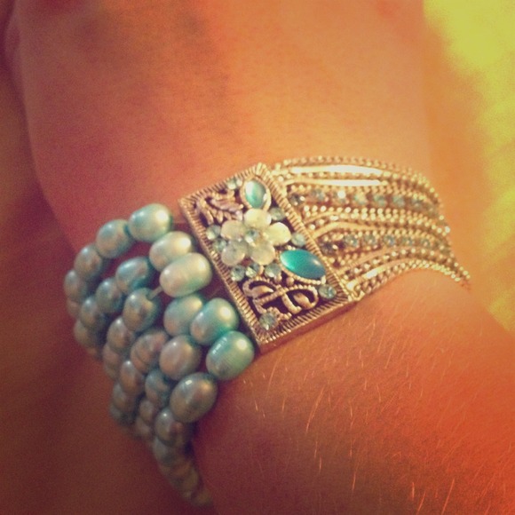 Pearl and silver blue bracelet