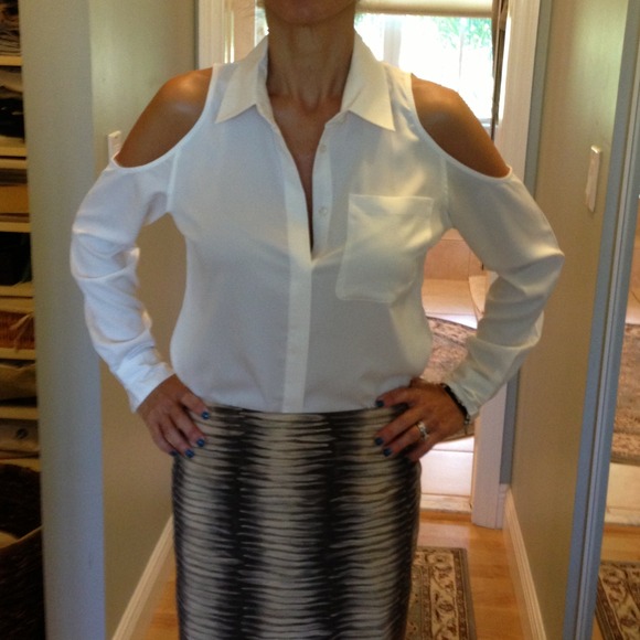 XXSOLDXXXCreme long sleeve blouse